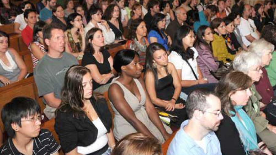 Preto de trescentos estudantes de 35 nacionalidades danse cita nos seminarios que sobre lingua e cultura españolas organiza a oficina de Cursos Internacionais da USC