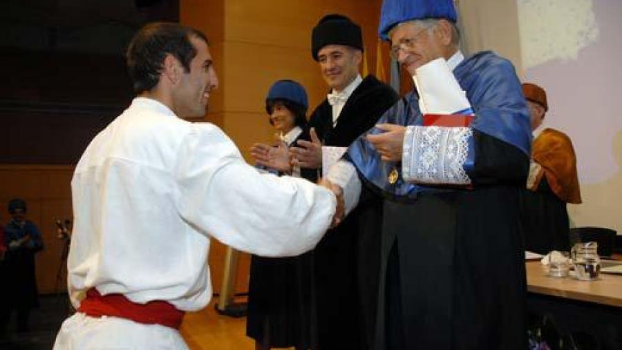 O profesor Castedo mantén estreitos vínculos coa Universidade do País Vasco