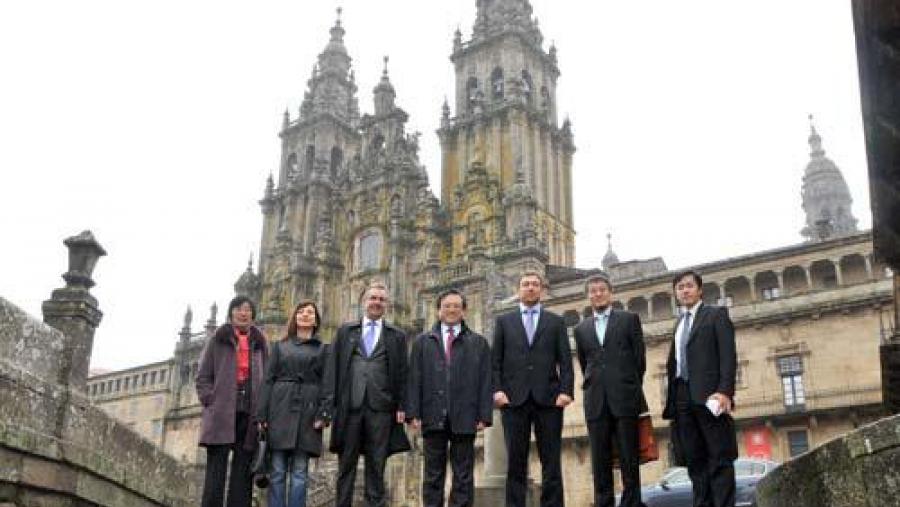 Senén Barro recibiu á comitiva china e ministerial no seu despacho de San Xerome