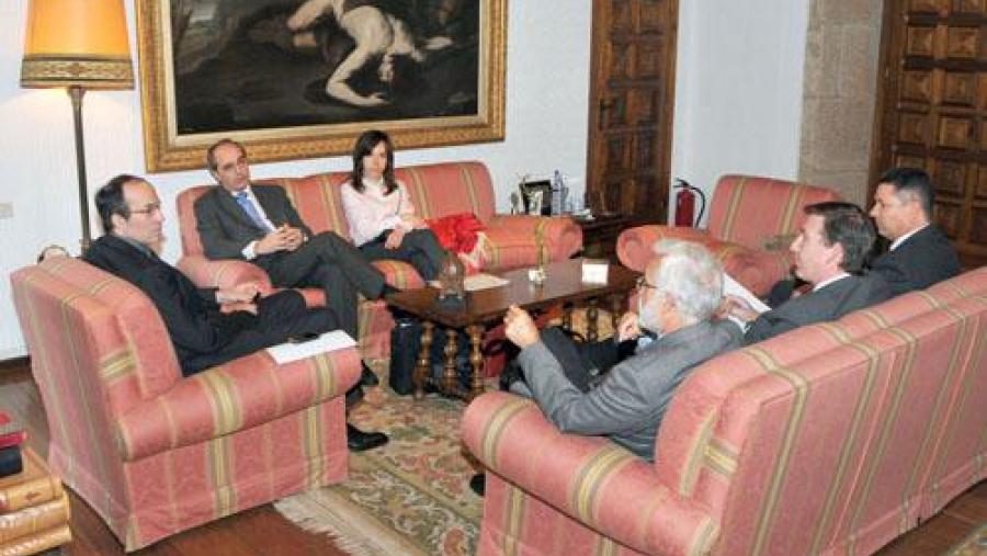 O reitor Senén Barro recibiu en San Xerome a representantes de RedIris e Cesga (Foto: Fernando Blanco)