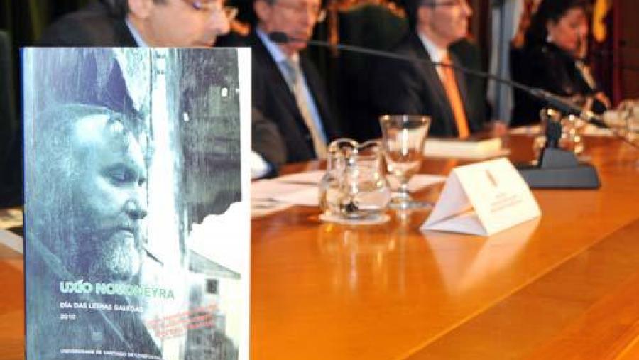 No acto presentouse o volume 'Uxío Novoneyra. Día das Letras Galegas 2010'