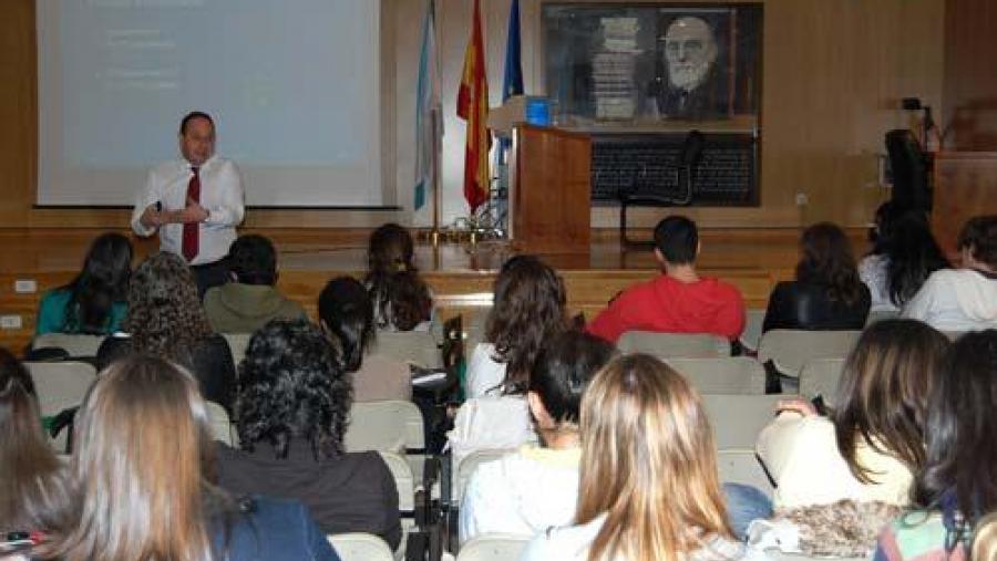 Carlos Herrero nun momento do seu relatorio sobre quimiometría