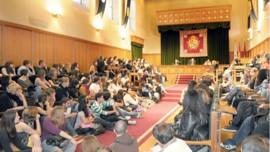 O Salón Nobre de Fonseca quedou pequeno para acoller aos estudantes de intercambio