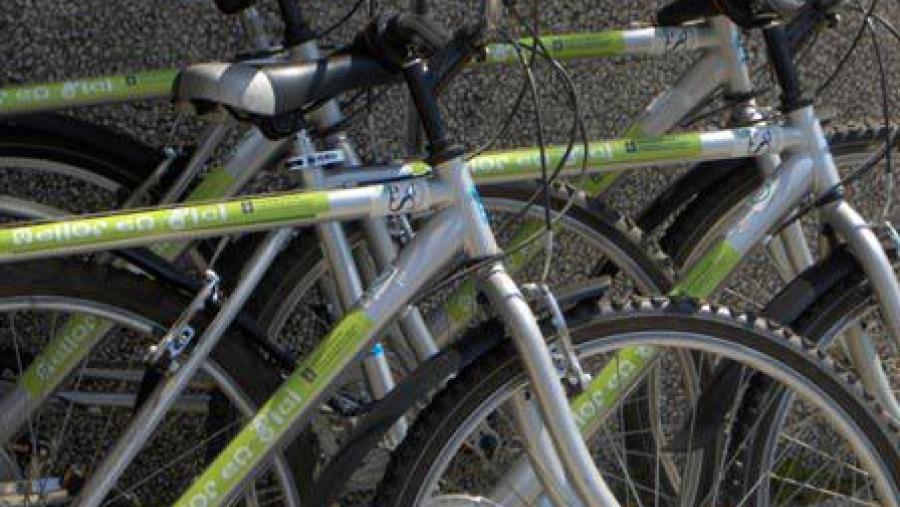 O vindeiro xoves 25 comeza o reparto de 300 bicicletas entre os universitarios de Santiago e Lugo