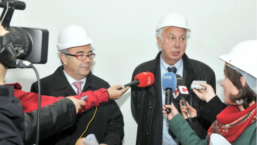 O reitor Juan Casares e o presidente do Consorcio de Santiago atenderon na mesma obra aos medios de comunicación