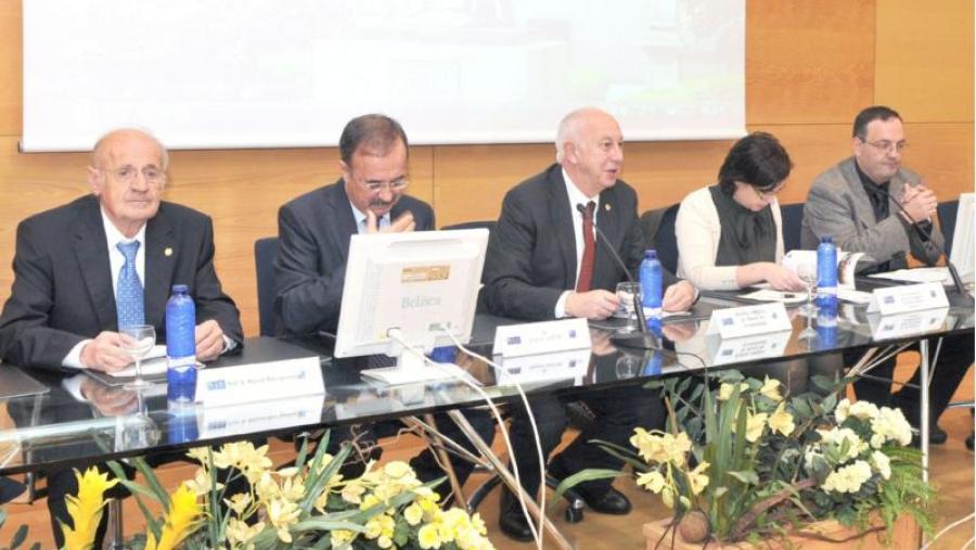 Presidiu o acto conmemorativo o reitor compostelán