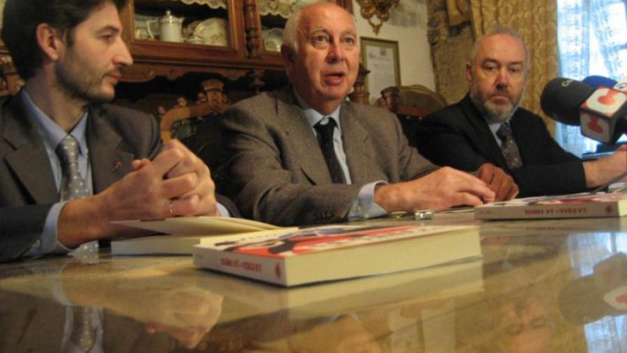 O reitor Juan Casares, en calidade de presidente do Padroado do Museo, realizou esta mañá unha visita ao Museo Casa da Troia