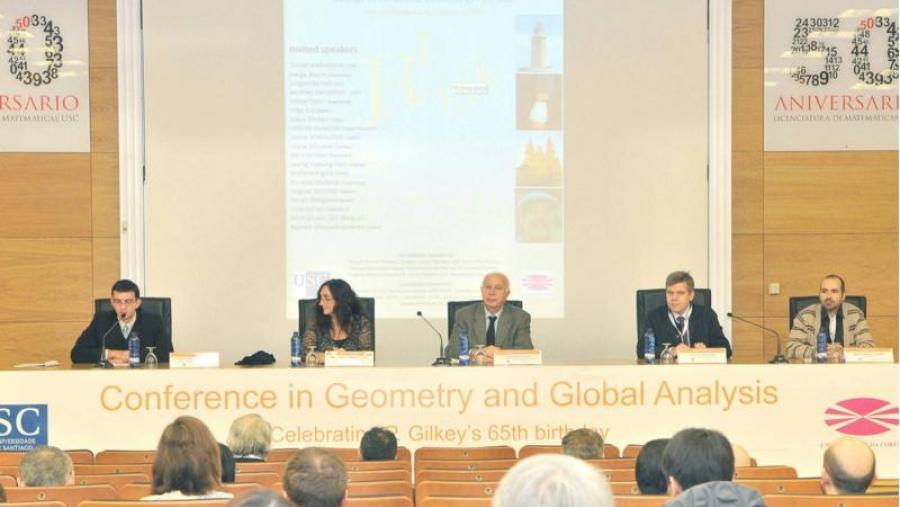 A conferencia inaugurouna este luns o reitor na Aula Magna da Facultade compostelá