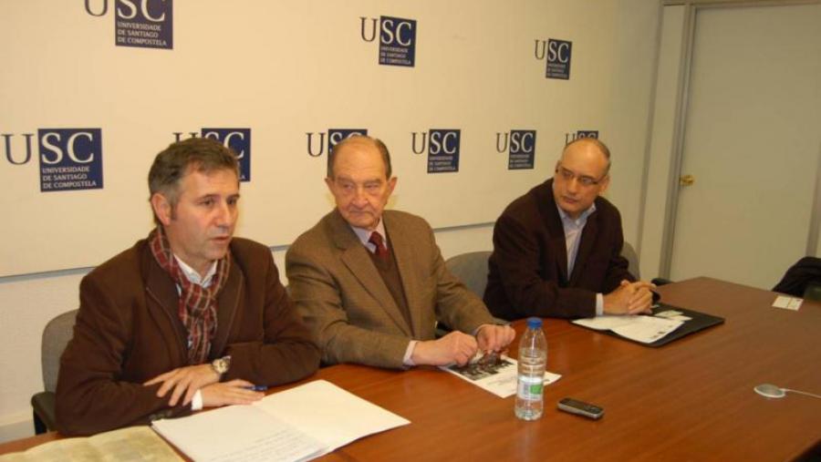 Presentaron o coloquio, de esquerda a dereita, Lourenzo Fernández, Nicolas Sánchez-Albornoz, acompañados de Salvador Menendez