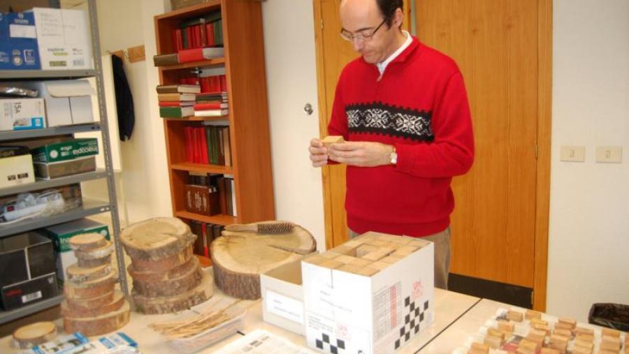 O profesor Guillermo Riesco no laboratorio da EPS de Lugo