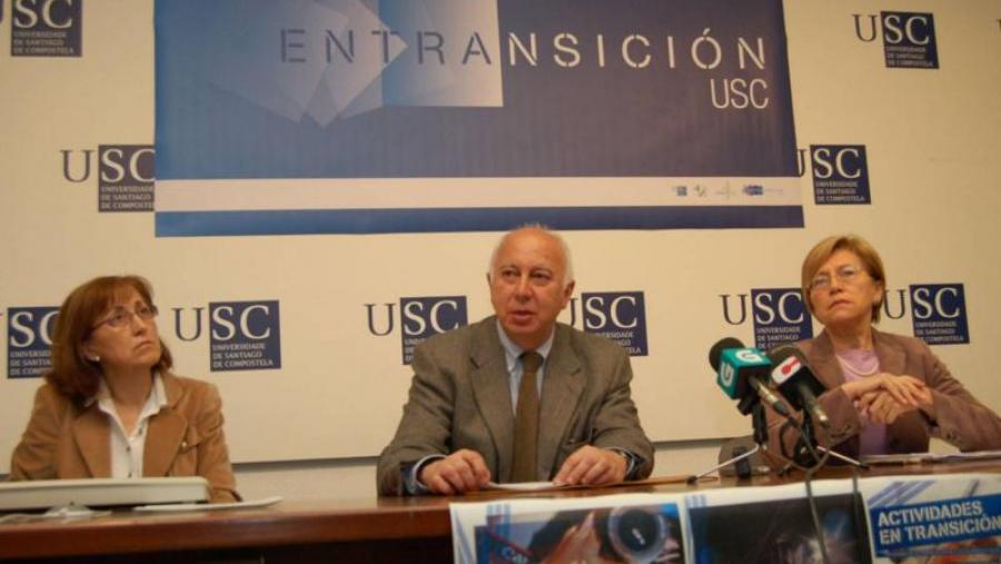 De esquerda a dereita, a coordinadora do Plan de Desenvolvemento Sustentable, o reitor, e a vicerreitora  de Responsabilidade Social e Calidade