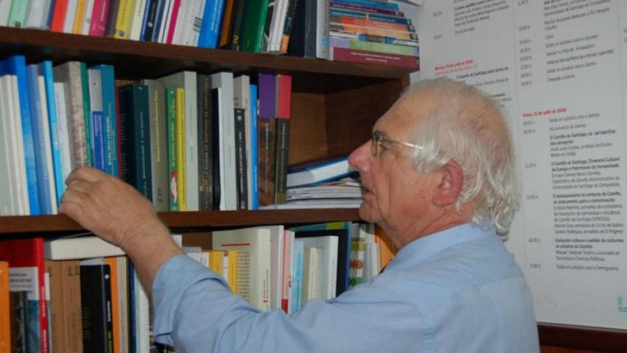 O catedrático Enrique Raviña actualiza nun novo libro os estudos relativos á evolución histórica do descubrimento de medicamentos