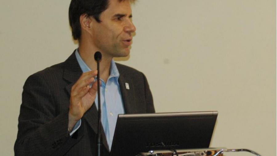 Mathis Wackernagel nun momento da súa intervención