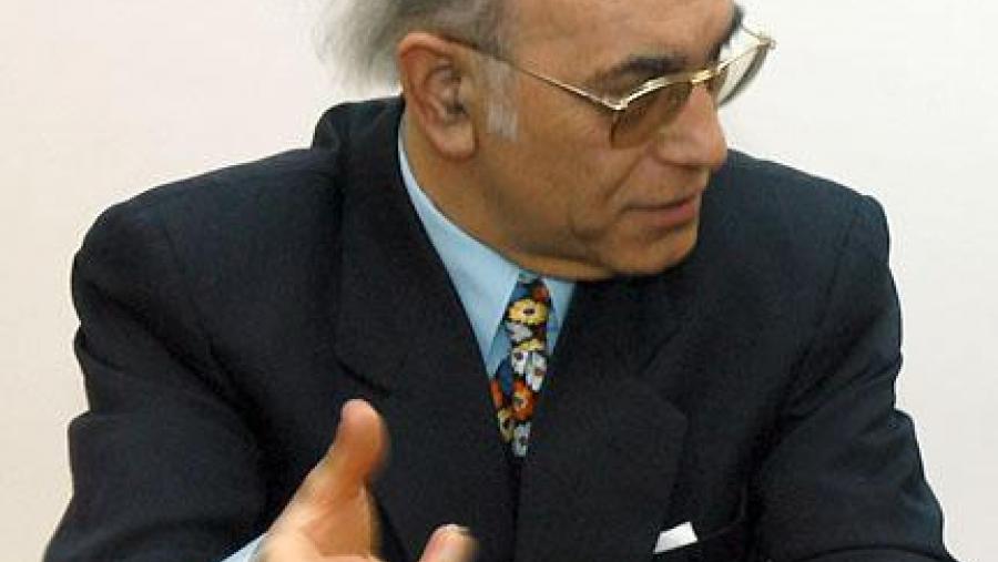 O profesor Ramón Lorenzo recibiu o premio Trasalba 2011 outorgado pola fundación Otero Pedrayo