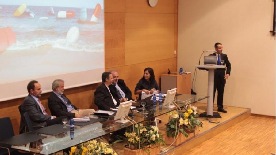 Unha tese propón reactores biolóxicos de membrana para tratar augas residuais con restos de antibióticos e substancias cosméticas