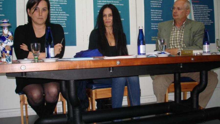 Carmen Blanco, no centro, acompañado de Elena Freire e Tucho Calvo