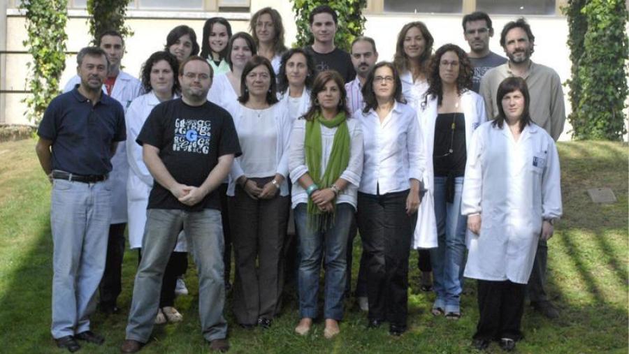 O grupo que coordina Paulino Martínez (primeiro pola esquerda) desenvolve o seu traballo na Facultade de Veterinaria