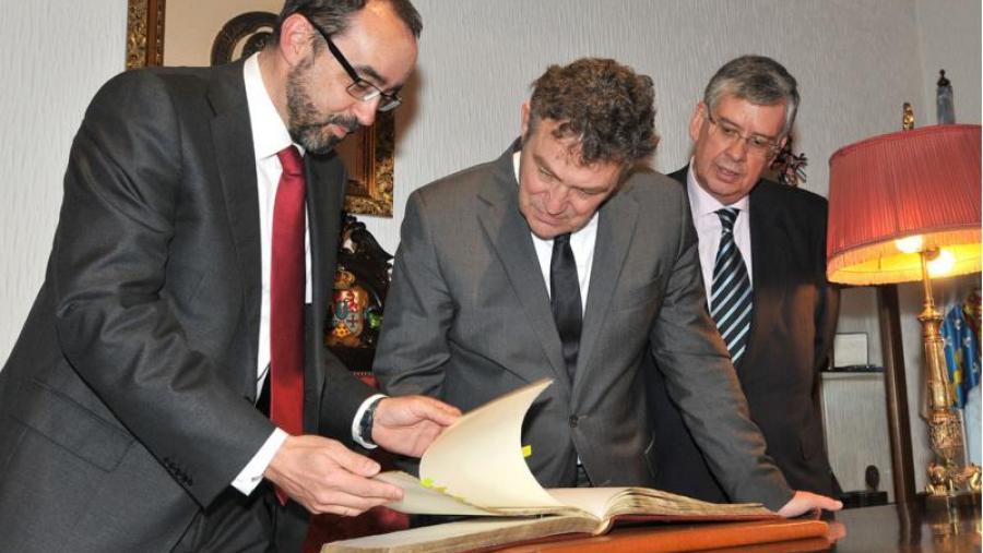 O embaixador de Polonia rememora nunha conferencia en Dereito o 35 aniversario da reanudación das relacións diplomáticas con España