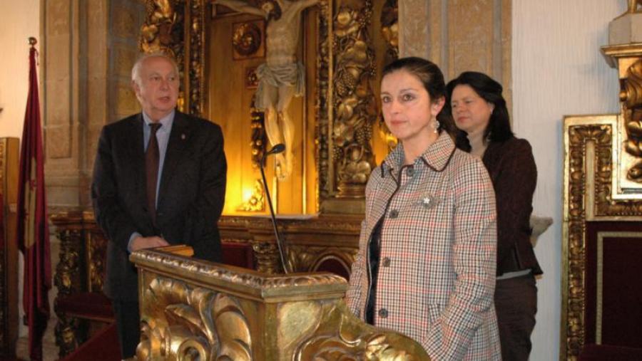 María Jesús Núñez logo de xurar o cargo como decana de Enfermaría