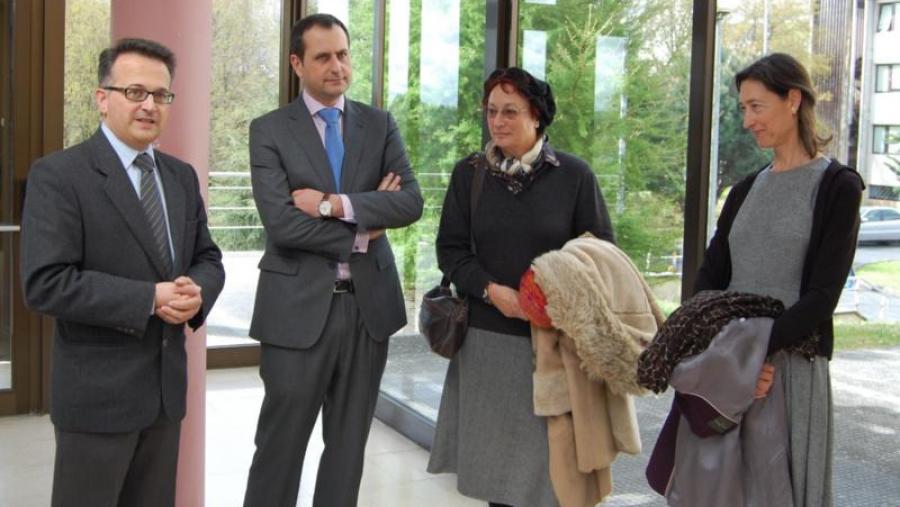 De esquerda a dereita, Javier Bueno, José Manuel Andrade, Isabel Aguirre e Isabel Iglesias, durante a inauguración da exposición que reúne os mellores traballos dos alumnos do máster en Arquitectura...