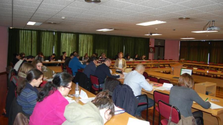 Unha das charlas das xornadas, a cargo de Gloria Cruz, da área de Orientación e Inserción Laboral da USC en Lugo