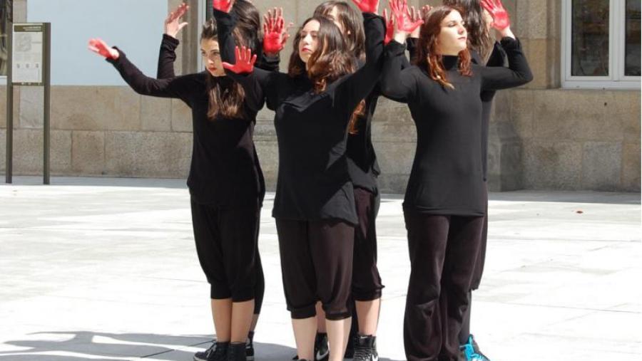 Representación da obra  por parte da Compañía de Danza da USC en Lugo durante o Encontro Universitario de Danza da capital lucense