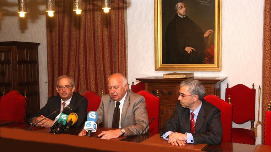 A USC e a Cámara de comercio asinaron un convenio para a realización de prácticas do alumnado de Ciencias Económicas e Empresariais. Foto: Alfonso-Servimav
