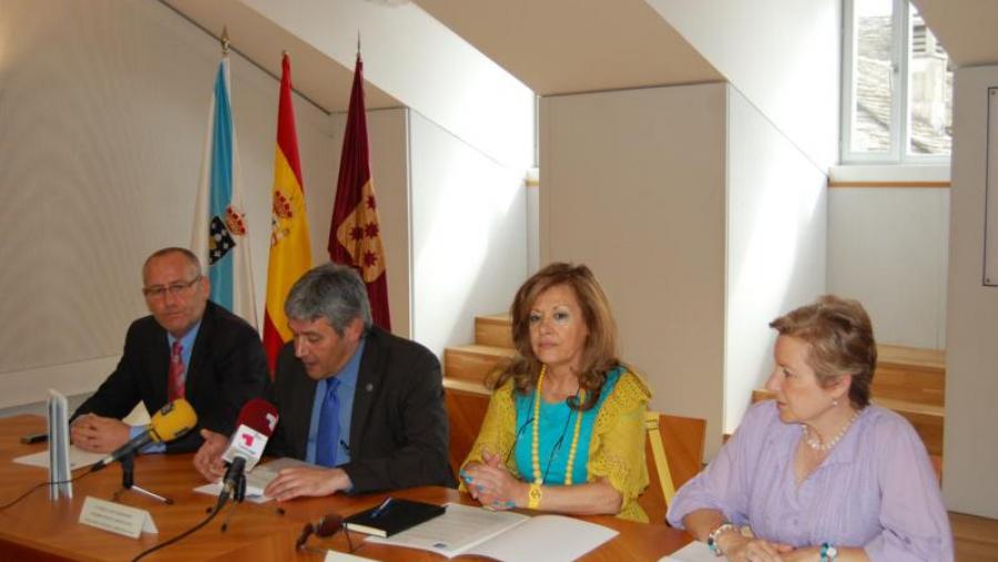 De esquerda a dereita, Juan Blanco, Pedro García Herradón, Carmen Varela e Julia Melgar, durante o acto de presentación do novo punto de venda do Servizo de Publicacións da USC no Campus de Lugo