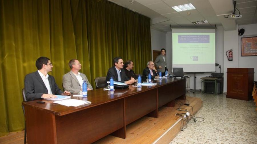 Puierluigi Campana, no centro, presidiu a defensa da tese de Xavier Cid. Foto: Alfonso (SERVIMAV)