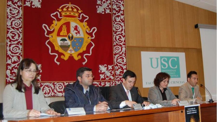 De esquerda a dereita, Olga Díaz, Francisco Fraga, José M. Ageitos, Sonsoles López e José Antonio López, durante a inauguración das II Xornadas de Nutrición Clínica e Dietética Aplicada na Facultade...