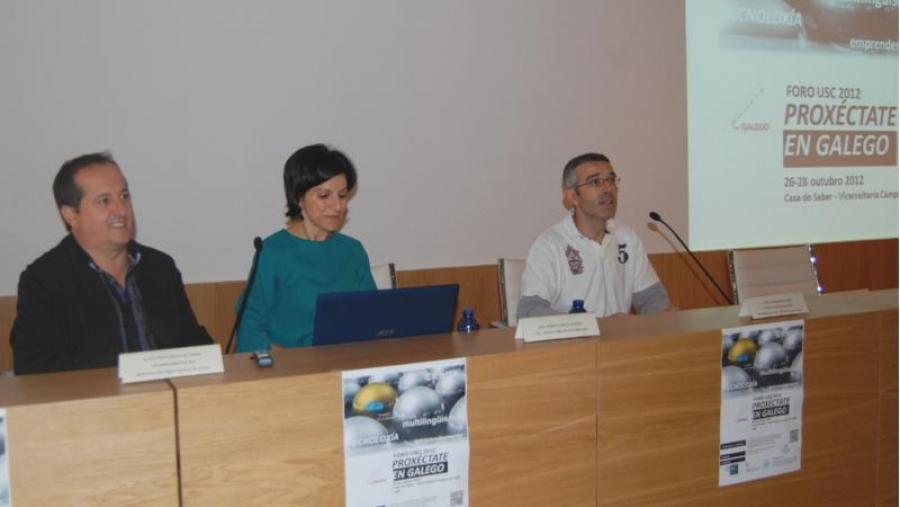 De esquerda a dereita, Antonio Veiga, Marta López e Xusto Rodríguez, durante a inauguración do foro 'Proxéctate en galego', na Casa do Saber de Lugo