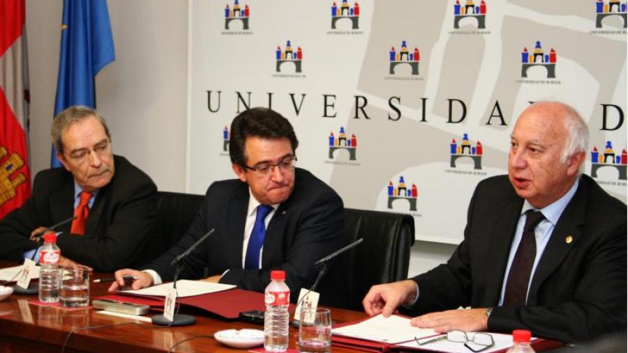 De esquerda a dereita, Jaime Lanaspa, Alfonso Murillo e Juan Casares. Foto: Gabinete de Prensa da Universidad de Burgos