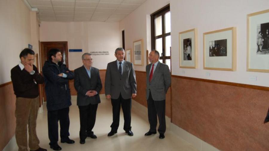 Eduardo Ochoa, Francisco Fraga, Carlos Valcárcel, Pedro García Herradón e Francisco Rodríguez Lestegás, na inauguración da mostra na Facultade de Formación do Profesorado de Lugo