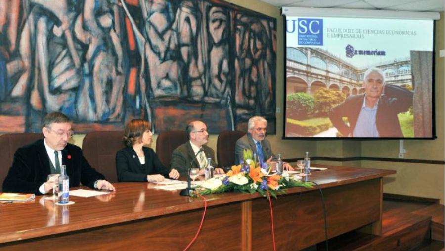 Xaime Barreiro, á esquerda, fixo unha semblanza do compañeiro Ceferino Díaz (Foto: Santi Alvite)