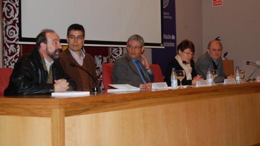 De esquerda á dereita: Veiga, Outeiro, García Herradón, González Rey e Rodríguez Campos, na apertura do curso