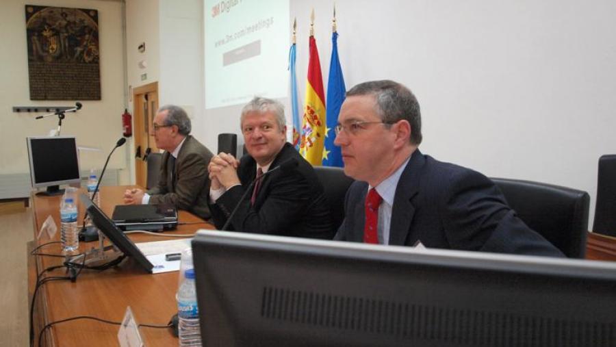 O profesor da USC Javier Lete, en primeiro plano, é un dos responsables do encontro