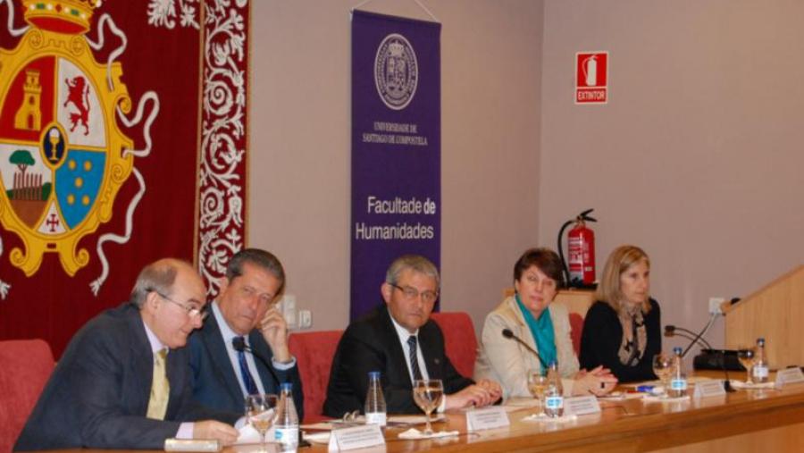 De esquerda a dereita, Rodríguez Campos, Mayor Zaragoza, García Herradón, González Rey e Fernández Herrero, en Humanidades