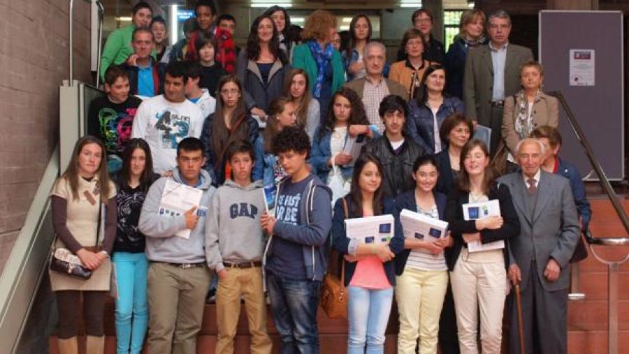Centros da Gudiña e Pontevedra gañan o concurso estatístico ‘Incubadora de Sondaxes e Experimentos’