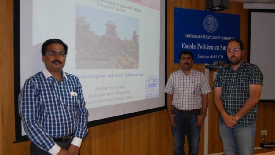 Os inviestigadores do Center for Water Resources da India Arunbabu Elangovan e Ramji Vaidhyanathan, xunto co profesor da Politécnica Javier Cancela