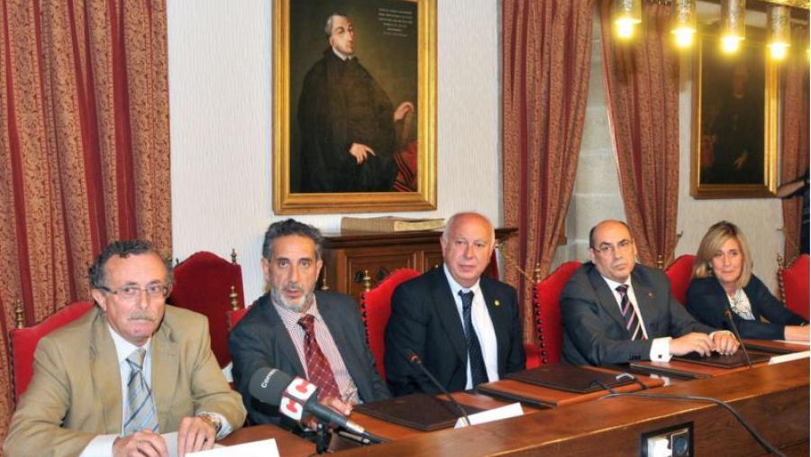 De esquerda a dereita, Manuel Puga, Miguel Reviejo, Juan Casares, Manuel Muradás e Isabel Sández. Foto: Santi Alvite