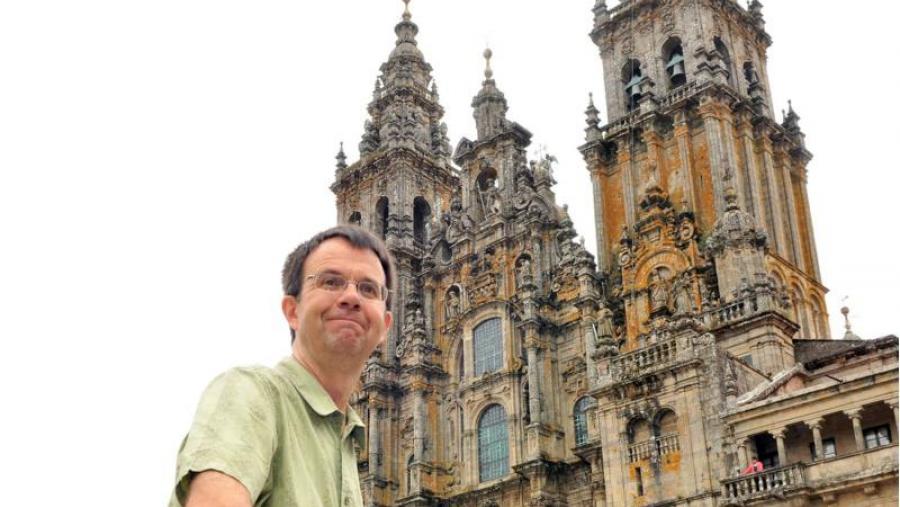 Eric Cornell posou na praza do Obradoiro, momentos antes do encontro cos medios de comunicación. Foto: Santi Alvite
