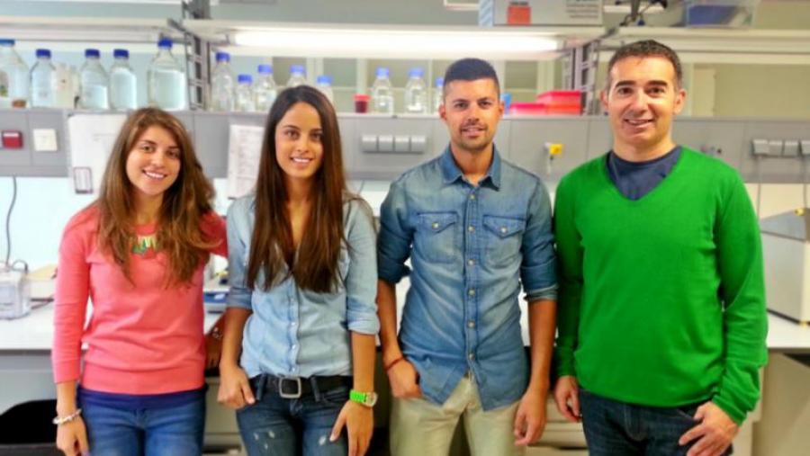 Ángel García, primeiro pola dereita, xunto con membros do seu equipo de investigación
