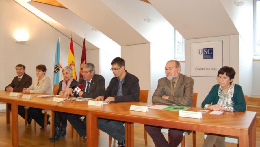 Villanueva, González Rey, Basadre, García Herradón, Outeiro, Santos Yanguas e Dolores Dopico, na presentación do coloquio internacional
