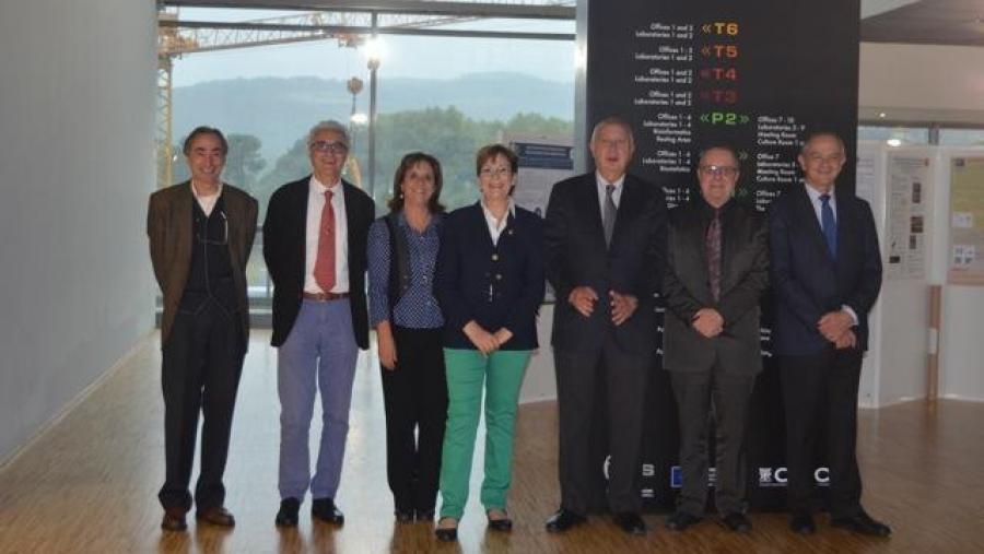 O reitor Juan Casares, terceiro pola dereita, participou na xuntanza da comisión de seguimento do proxecto