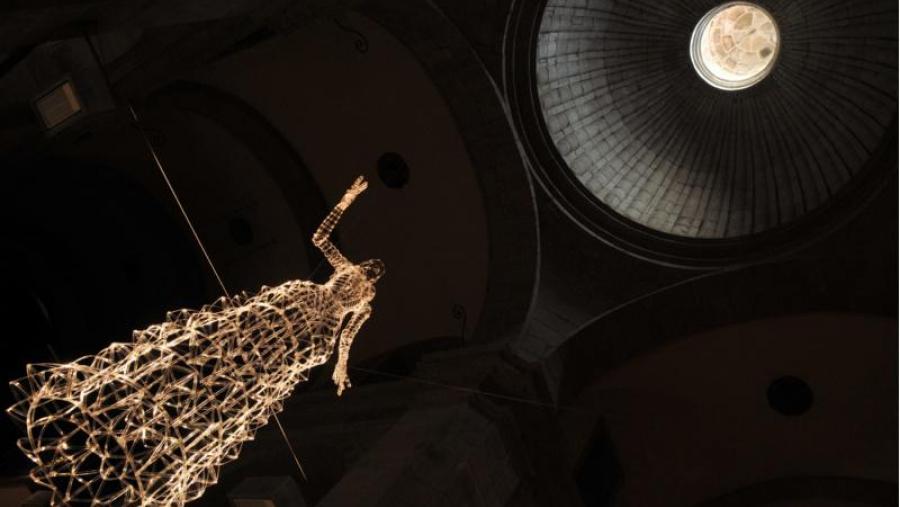 Unha das instalacións da exposición que se pode visitar na Igrexa da Universidade (Foto: Santi Alvite)