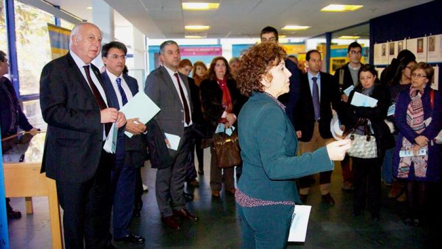 María Paz García Rubio guiou a visita á exposición. Foto: Servimav USC