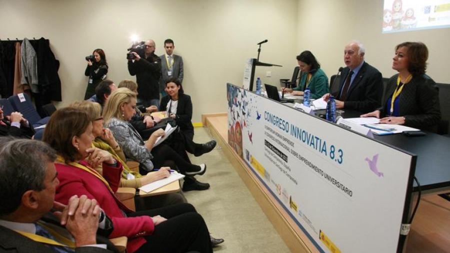 O reitor presidiu a inauguración, xunto coa directora do Instituto da Muller e a secretaria xeral de Igualdade. Foto: Servimav-USC