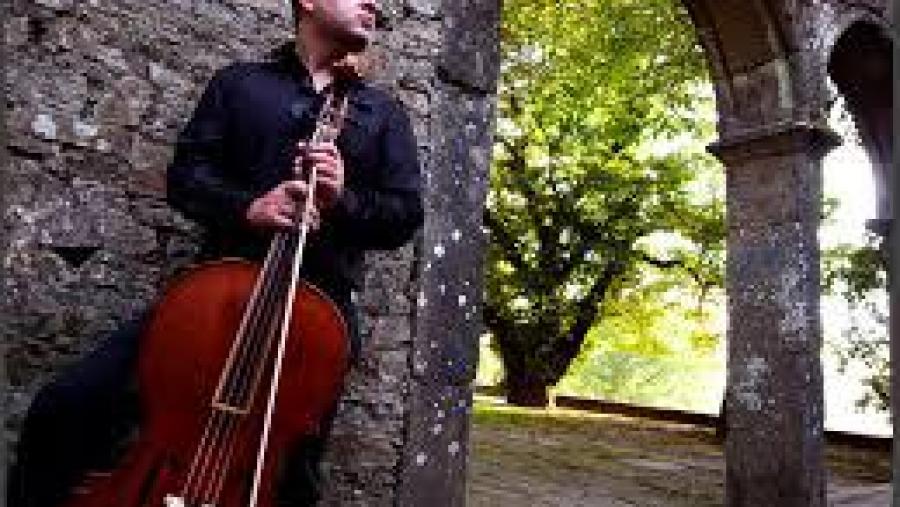 Carlos García Amigo, co seu violoncello. Foto: Xaime Cortizo