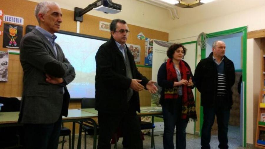 Pablo Ramil, Sonsoles López Izquierdo y Edmundo Maseda, no Ceip do Valadouro