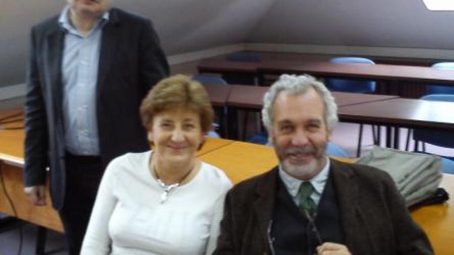 De esquerda a dereita, Rubén Lois, Josefina Gómez Mendoza e Oriol Ne-lo, editores do libro